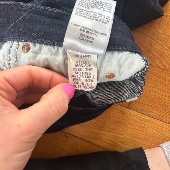 EPC Mother the Mid Rise Dazzle Ankle Dark Wash Jeans Size 27 - Picture 12 of 12